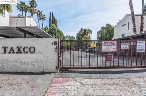 2300 Laguna Cir, Concord CA  94520-2941 exterior