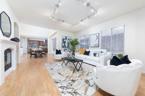 37 Secret Gdn, Irvine CA  92620-4804 exterior