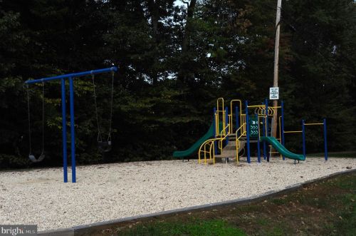 8105 Willowdale Ct, Springfield VA  22153-3620 exterior