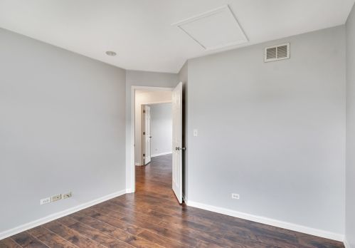 590 Yorkshire Ln, Pingree Grove IL  60140-9159 exterior