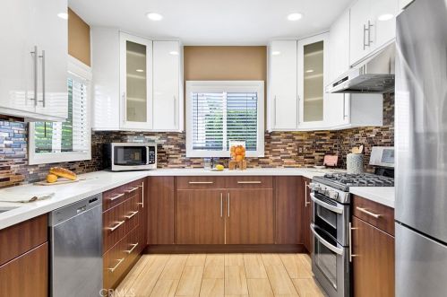 1755 Glenwood Rd, Glendale CA  91201-1543 exterior