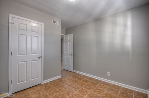 6140 Hillandale Dr, Atlanta GA  30349-4250 exterior