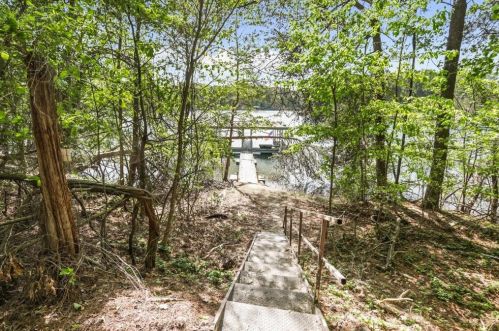 6289 Woodlake Dr, Buford, GA 30518-1243