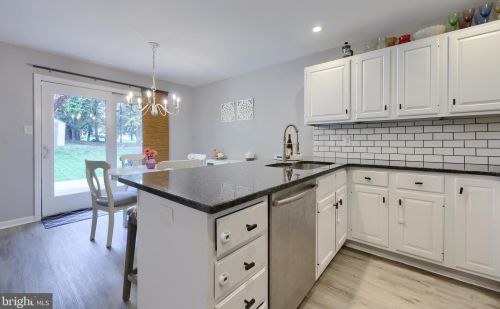 230 Parklawn Ct, Lancaster PA  17601-2660 exterior