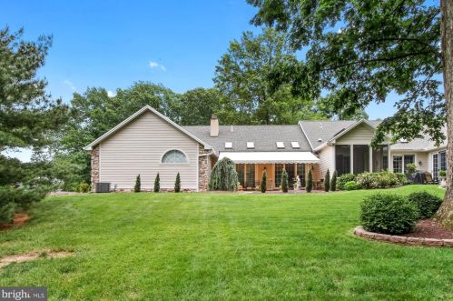 2108 Tall Oaks Ln, York, PA 17403-5903