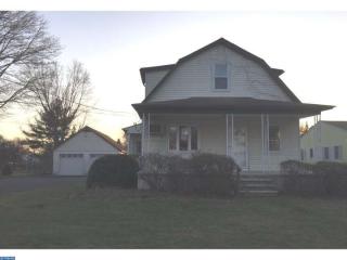 2015 Edgely Rd, Levittown, PA 19057-4605
