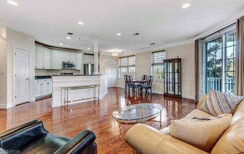 174 Victoria Dr, Bridgewater, NJ 08807-1285