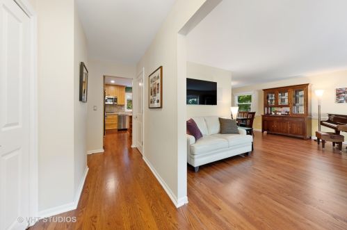 25 Swift Ln, Naperville, IL 60565-1317