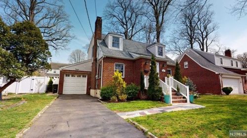 59 Cedar Ln, Teaneck, NJ 07666-4406