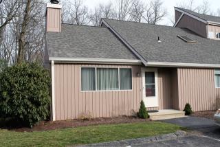 11 Red Oak Cir, Huntington, CT 06484-3872
