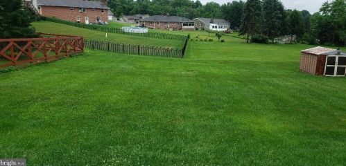 71 Blooming Grove Rd, Hanover, PA 17331-7912