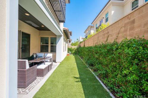 60 Gainsboro, Irvine CA  92620-2187 exterior