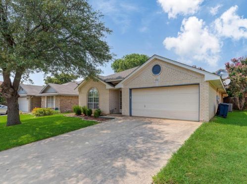 4013 Appleyard Dr, Fort Worth, TX 76137-1272