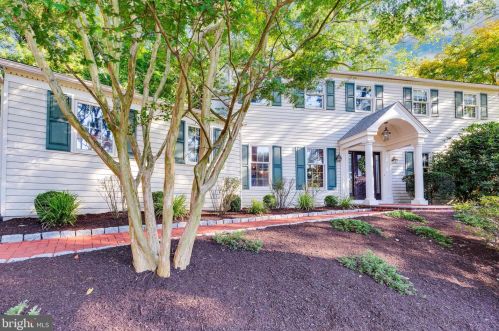 695 Meadowbrook Ln, Media, PA 19063-4212