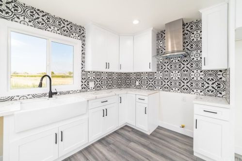 9357 Bellegrave Ave, Riverside CA  92509-2738 exterior