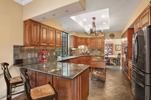 2036 Montecito Dr, Glendale CA  91208-1824 exterior