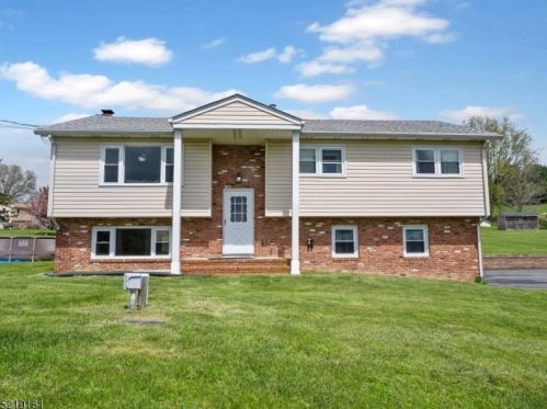 15 Armstrong Rd, Wantage, NJ 07461-3005
