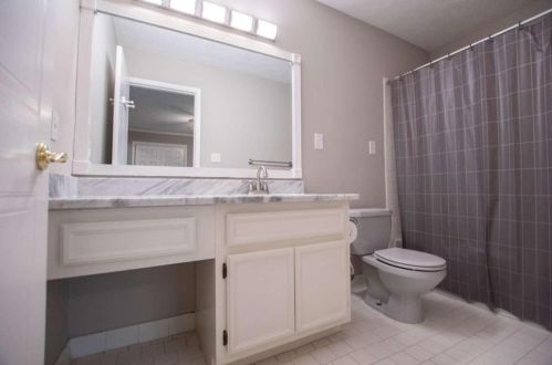 101 Country Park Dr, Smyrna GA  30080-8215 exterior