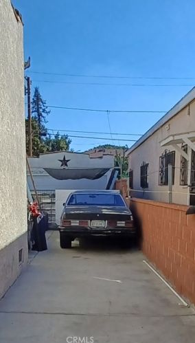 8640 Mountain View Ave, South Gate, CA 90280-2728