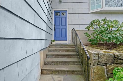 211 Sheephill Rd, Riverside CT  06878-1118 exterior