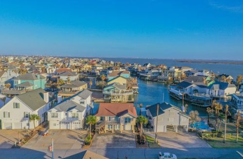 218 Isles End Rd, Galveston, TX 77554-6144