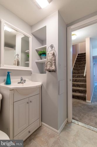 125 Kinsman View Cir, Silver Spring MD 20901-1600 exterior