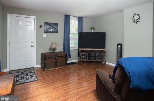 516 Chestnut St, Florence, NJ 08518-2414