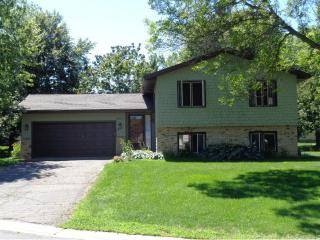 1982 Badger Ct, Saint Paul, MN 55122-2217