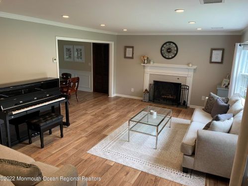 109 Hamiltonian Dr, Tinton Falls NJ  07701-5069 exterior