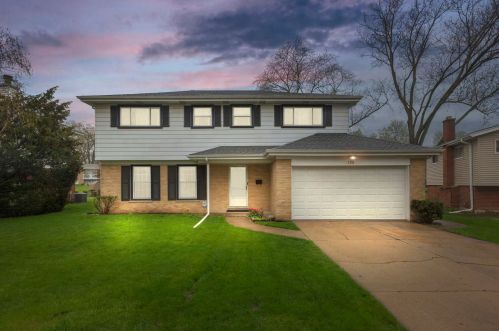 138 Maple Ct, Palatine, IL 60067-6111