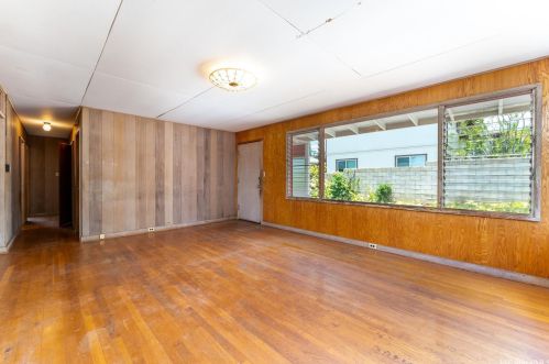 745 18th Ave, Honolulu, HI 96816-4111