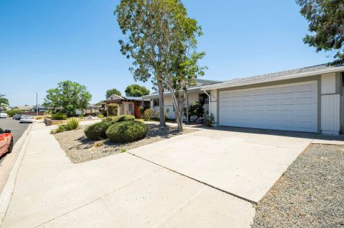 9081 Inverness Rd, Santee, CA 92071-2218