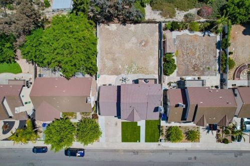 1376 Darwin Dr, Oceanside CA  92056-6618 exterior