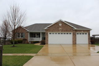 990 Wells Dr, Sycamore, IL 60178-9524