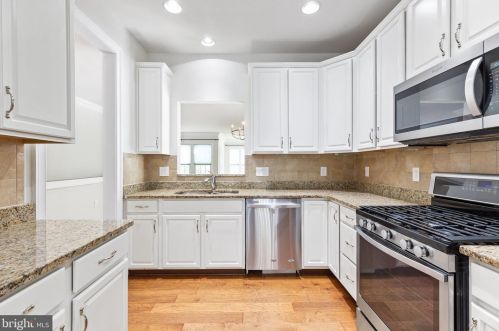 16 Table Bluff Dr, Fredericksburg, VA 22406-5458