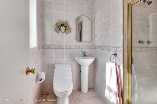 9 Fox Hill Rd, Middletown NJ exterior