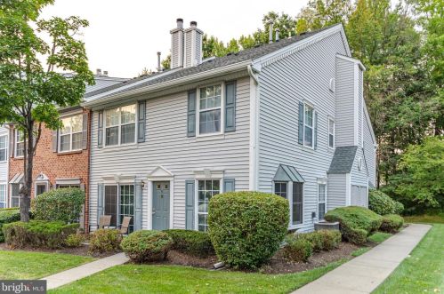 68 Cheverny Ct, Trenton NJ  08619-4716 exterior