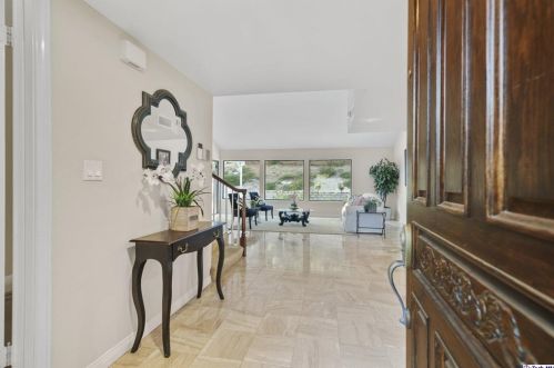 2520 Flintridge Dr, Glendale CA  91206-1033 exterior