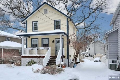 186 Brook St, Dumont, NJ 07628-2425