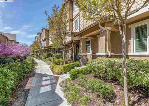 6976 Mariposa Ln, Pleasanton, CA 94568-2567