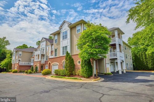 7880 Rolling Woods Ct, Springfield VA  22152-3616 exterior