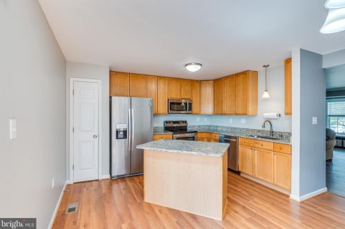 33 Holmes Dr, Charles Town WV 25414-4412 exterior