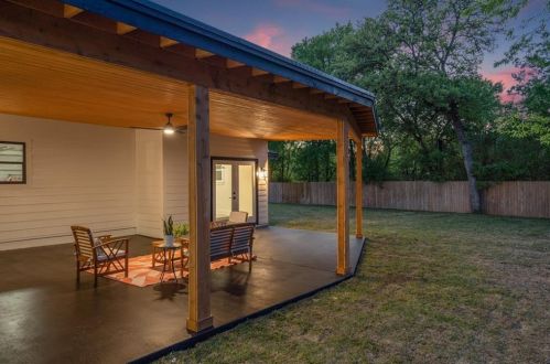 5006 Buffalo Pass, Austin TX  78745-2832 exterior