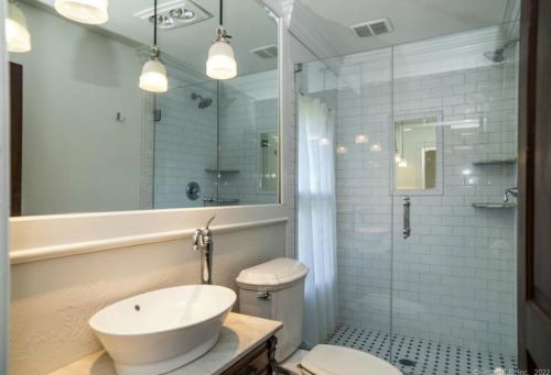12 Prospect St, Chester CT  06412-1318 exterior