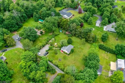 6 Dogwood Ln, Princeton NJ  08540-8439 exterior