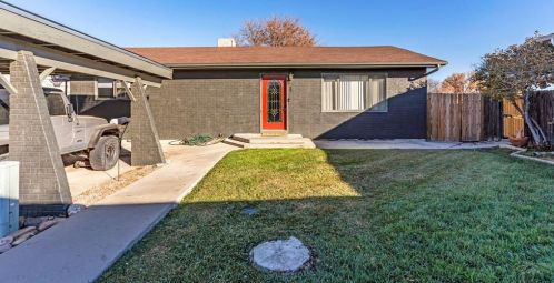 4 Heatherwood Ln, Pueblo, CO 81008-1806