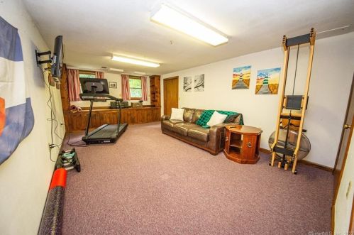 6 Shady Dell Ln, Somers CT  06071-2136 exterior