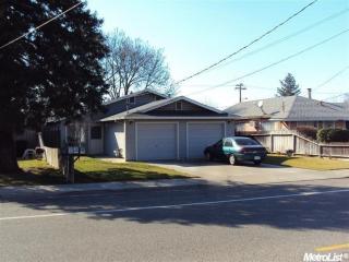 222 6th Ave, Valley Home, CA 95361-3125