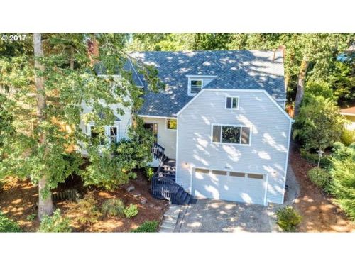 6635 Ventura Dr, Portland, OR 97223-9186