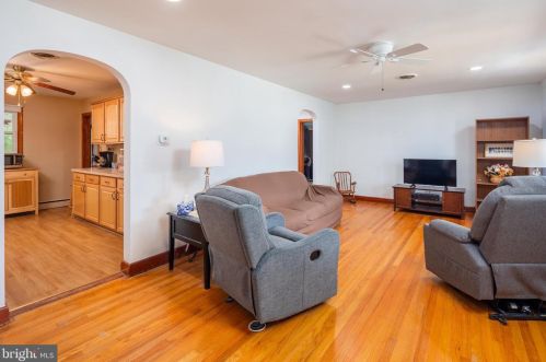 207 Lake Rd, Riviera Beach, MD 21122-3116